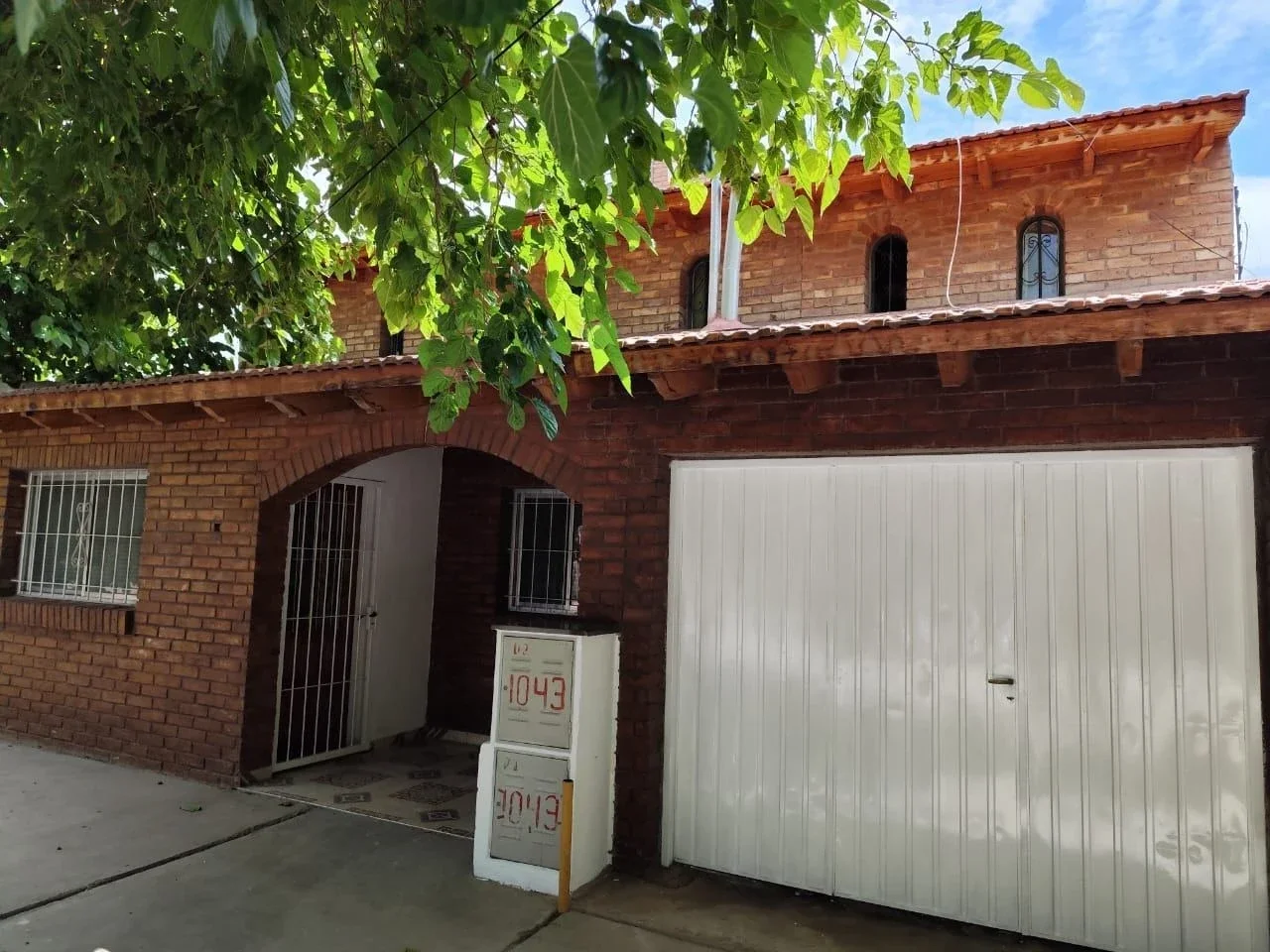 Casa en alquiler c/ cochera en Las Heras - Imagen 1