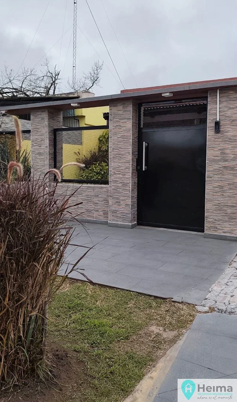 Casa en venta c/ cochera en Rafaela - Imagen 2