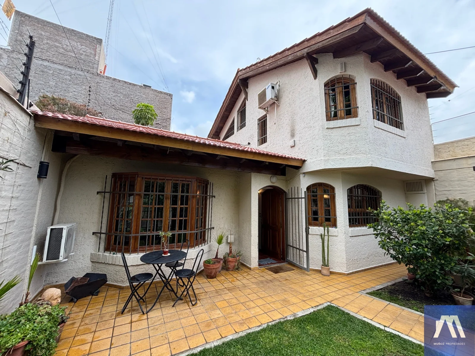 Casa en venta c/ cochera en Barrio Bombal Godoy Cruz - Imagen 2
