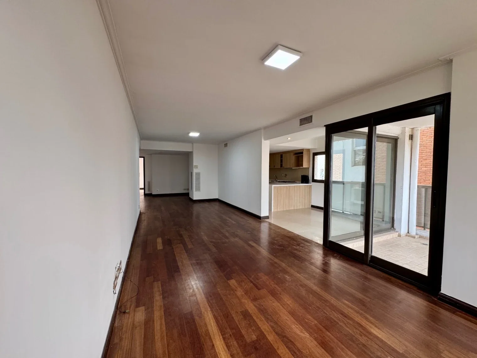 Exclusivo alquiler departamento de 3 dormitorios con cochera | Bv. Oroño 300 - Imagen 2