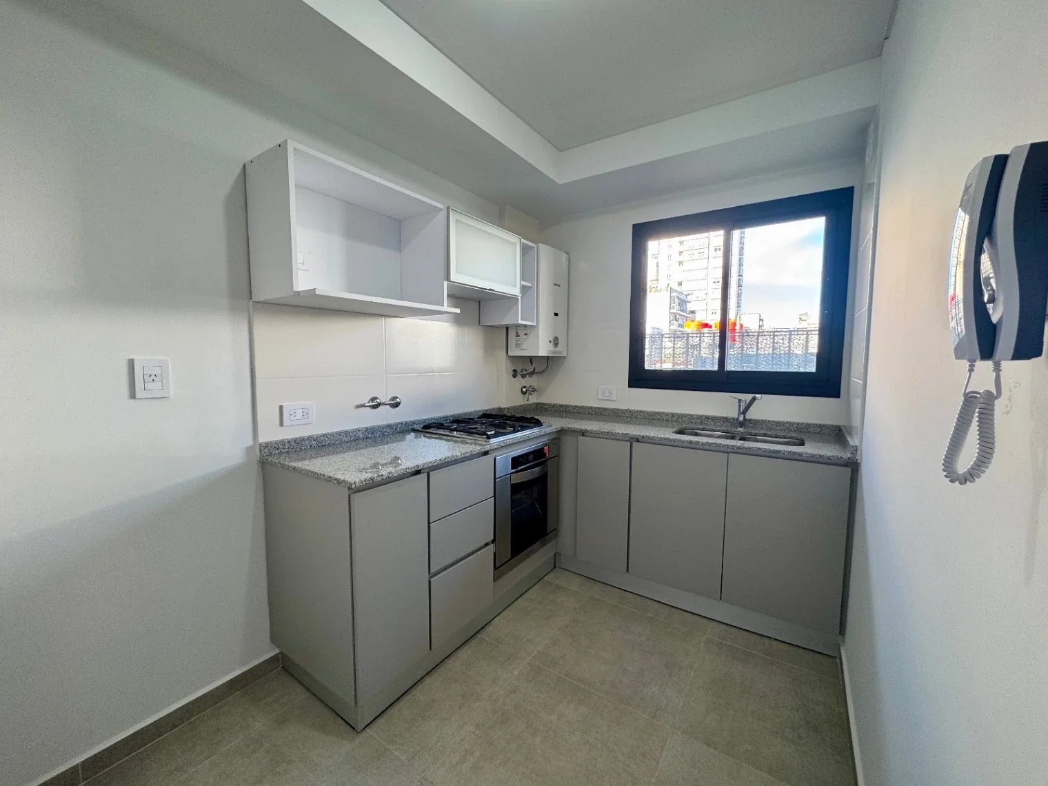 Departamento de 2 dormitorios en alquiler con cochera y amenities | Centro - Imagen 2