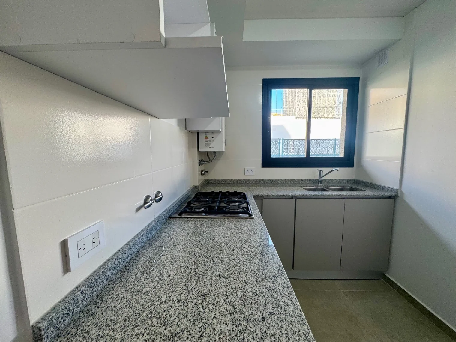Departamento de 2 dormitorios en alquiler con cochera y amenities | Centro - Imagen 3