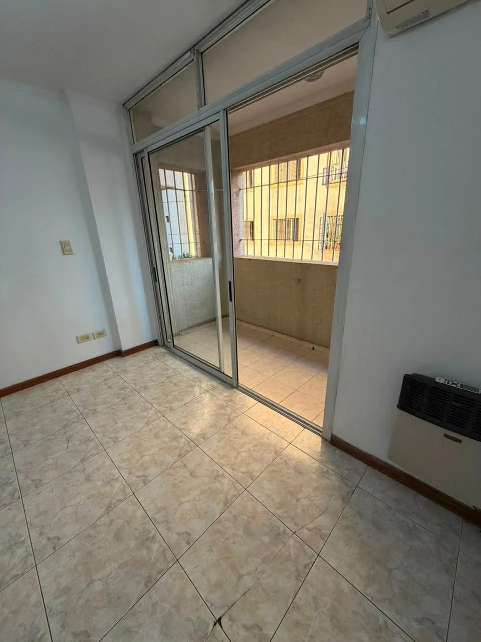 Departamento en alquiler c/ cochera en Godoy Cruz - Imagen 4