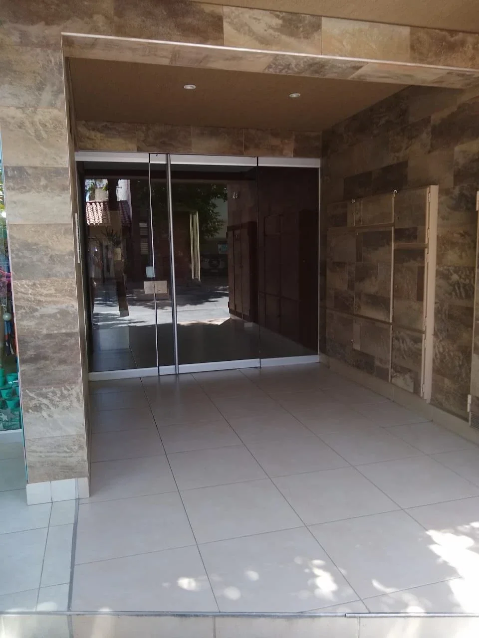 Departamento en venta c/ cochera en Godoy Cruz - Imagen 2