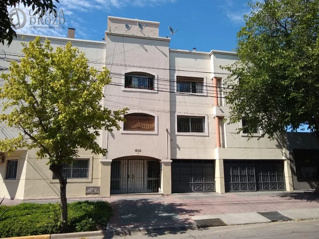 Departamento en alquiler c/ cochera en Godoy Cruz - Imagen 1