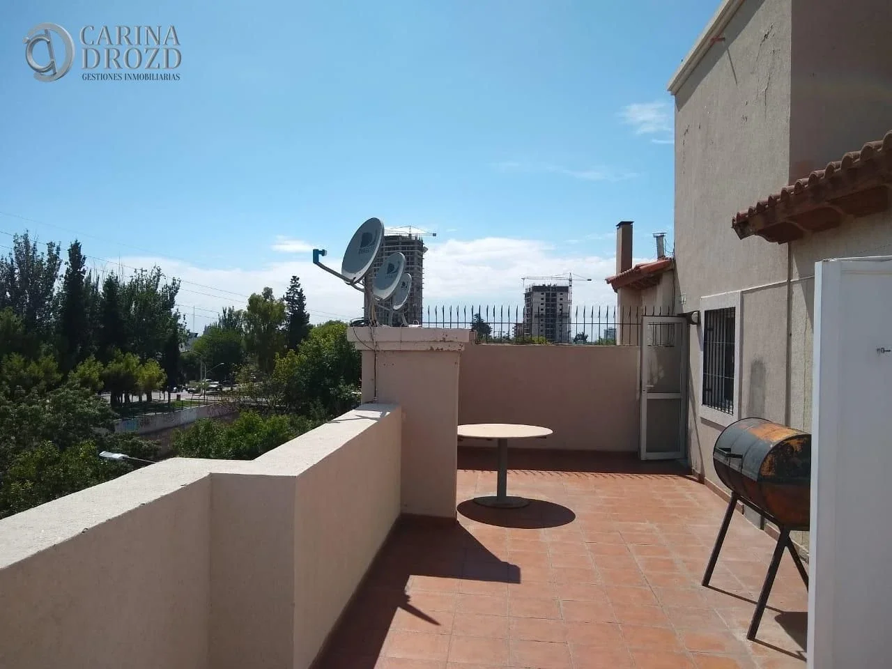Departamento en alquiler c/ cochera en Godoy Cruz - Imagen 2