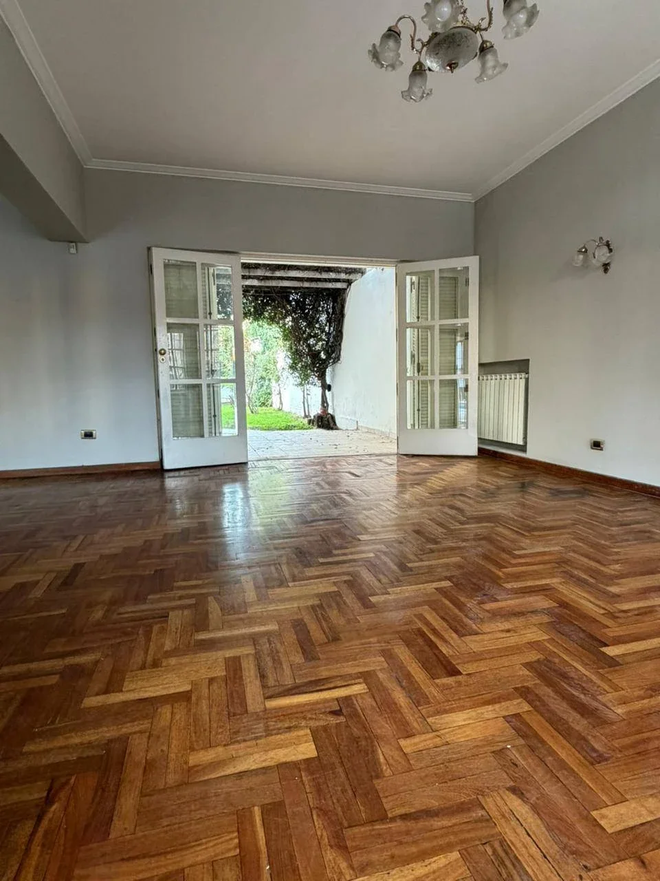 Casa en alquiler c/ cochera en Bombal - Imagen 2