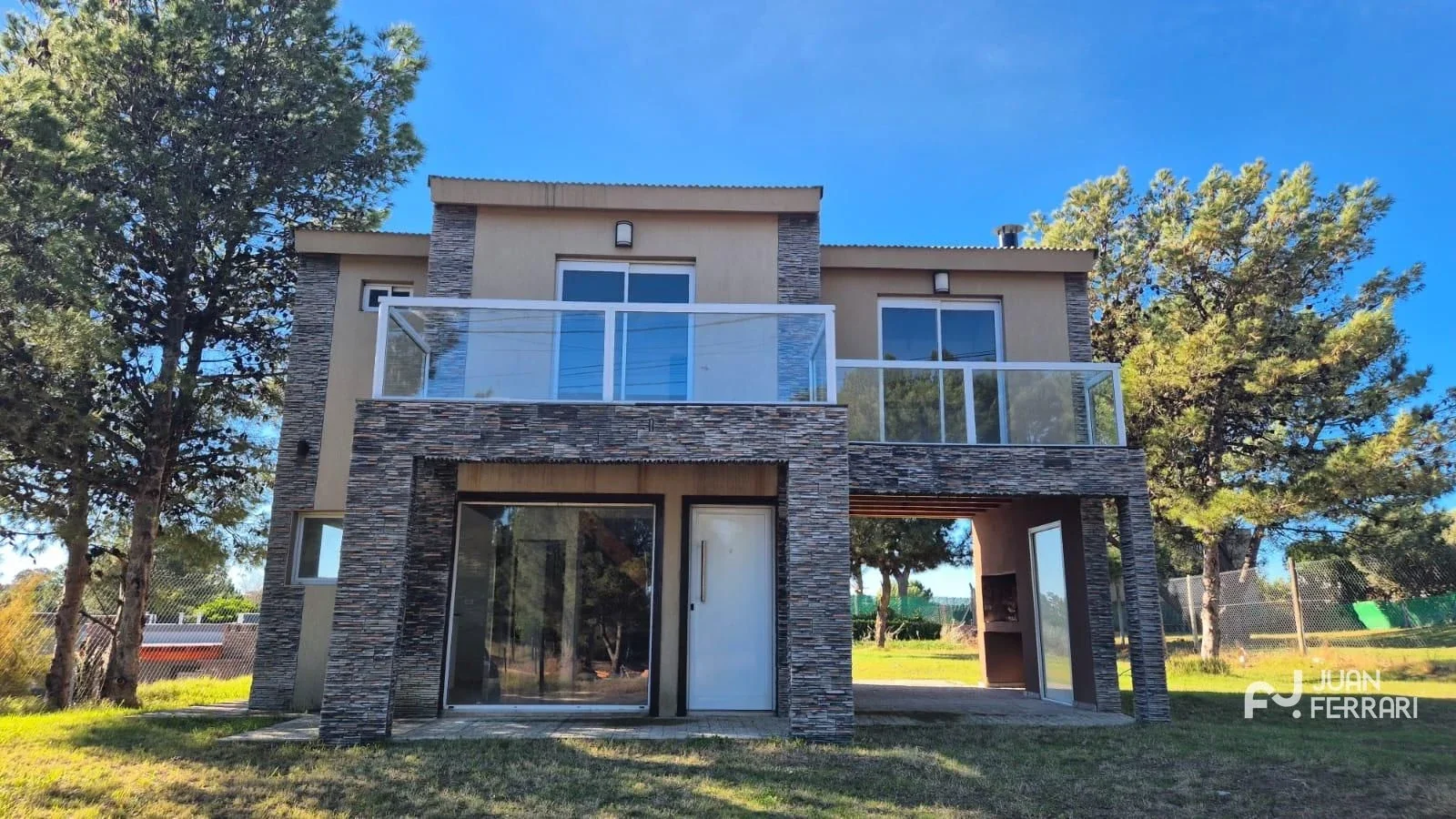 Dúplex en venta c/ cochera en Monte Hermoso - Imagen 1