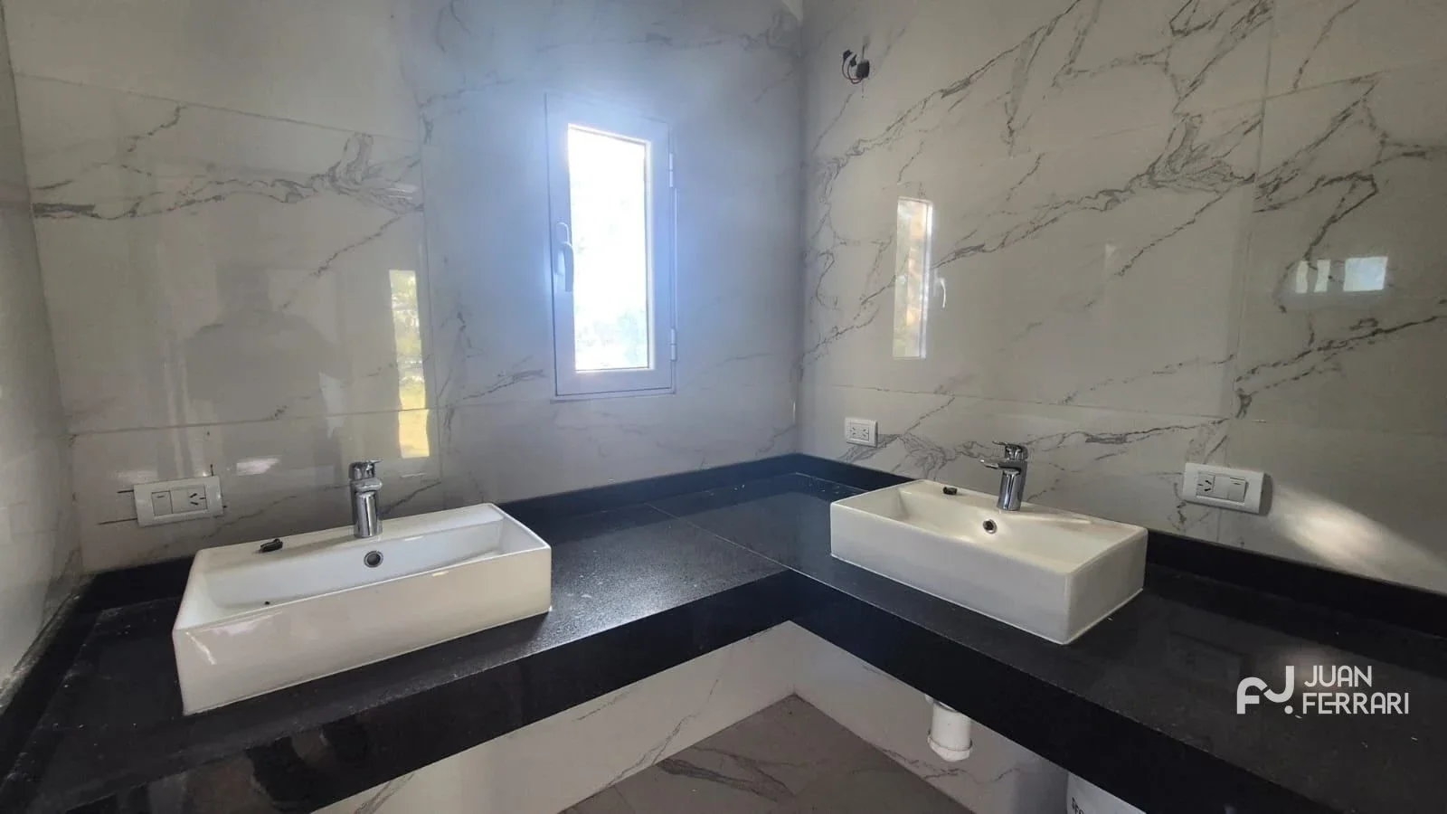 Dúplex en venta c/ cochera en Monte Hermoso - Imagen 4