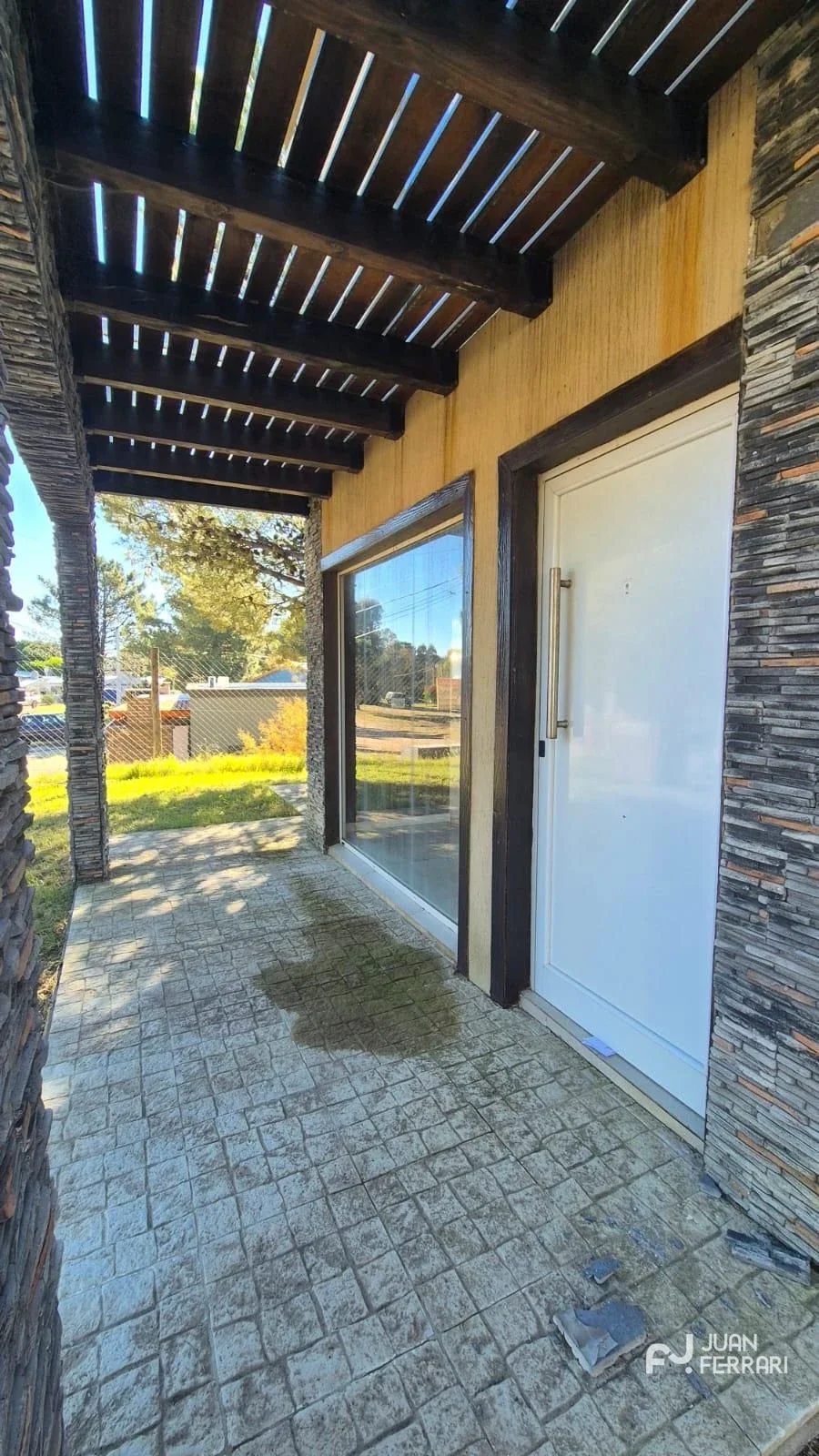 Dúplex en venta c/ cochera en Monte Hermoso - Imagen 2