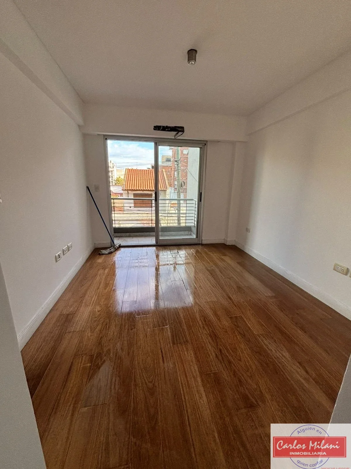 Departamento en alquiler 2 ambientes con 2 baños en Castelar - Imagen 1