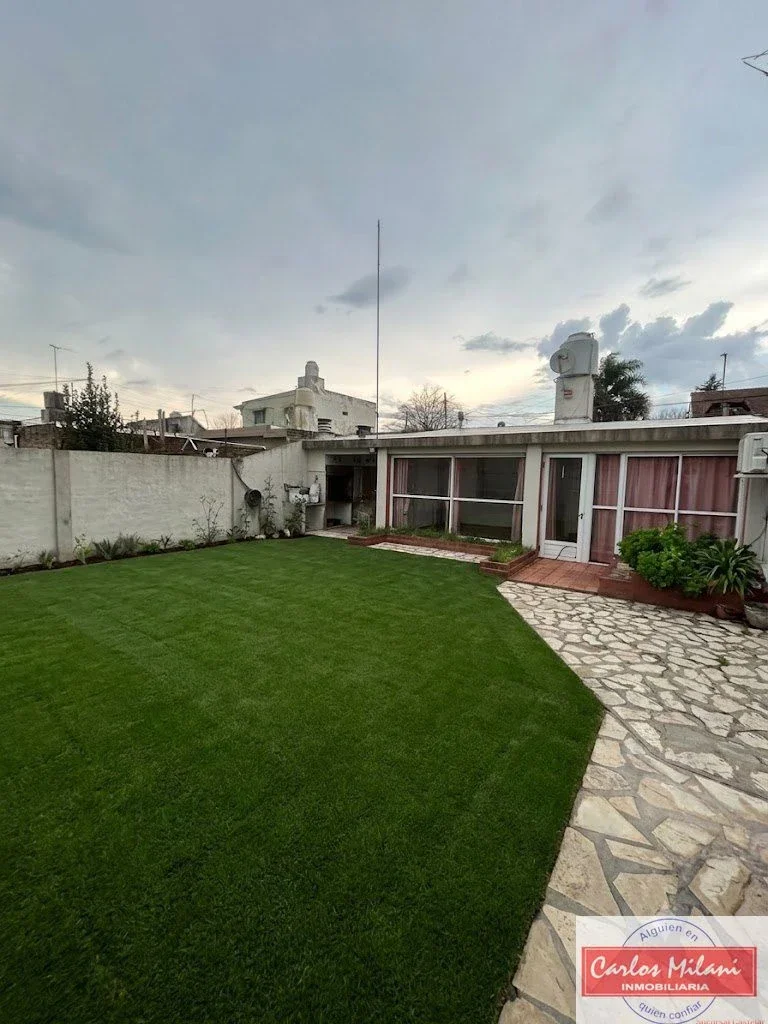 Casa en alquiler c/ cochera en Ituzaingó Norte - Imagen 1