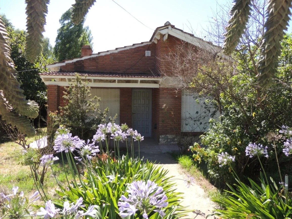 Casa en venta c/ cochera en Sierra de la Ventana - Imagen 1