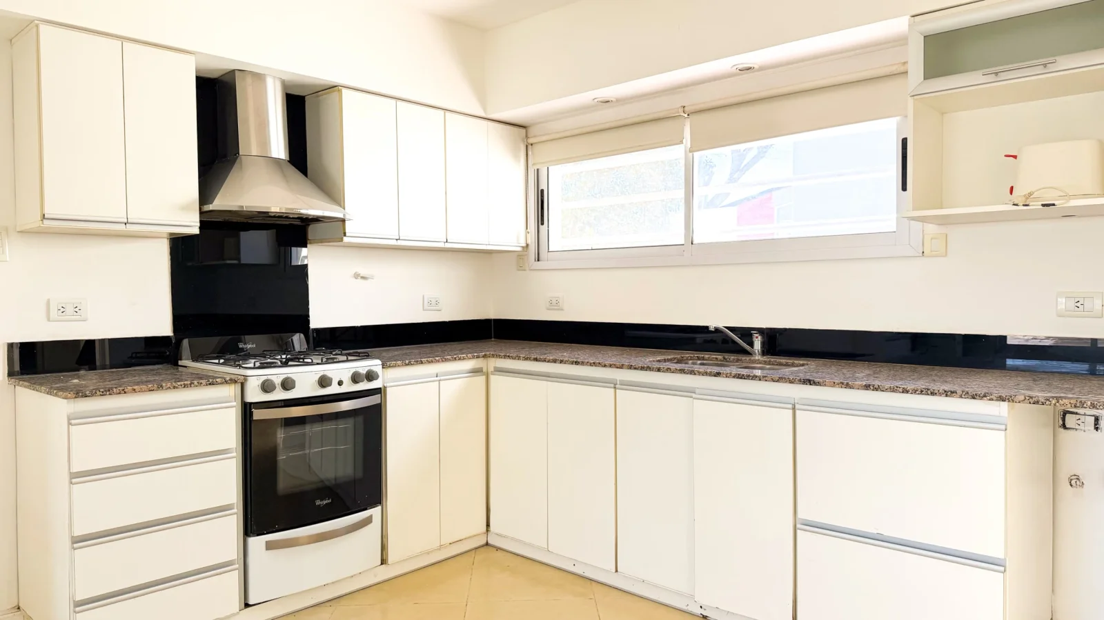 Casa en venta c/ cochera en Las Acacias - Imagen 3