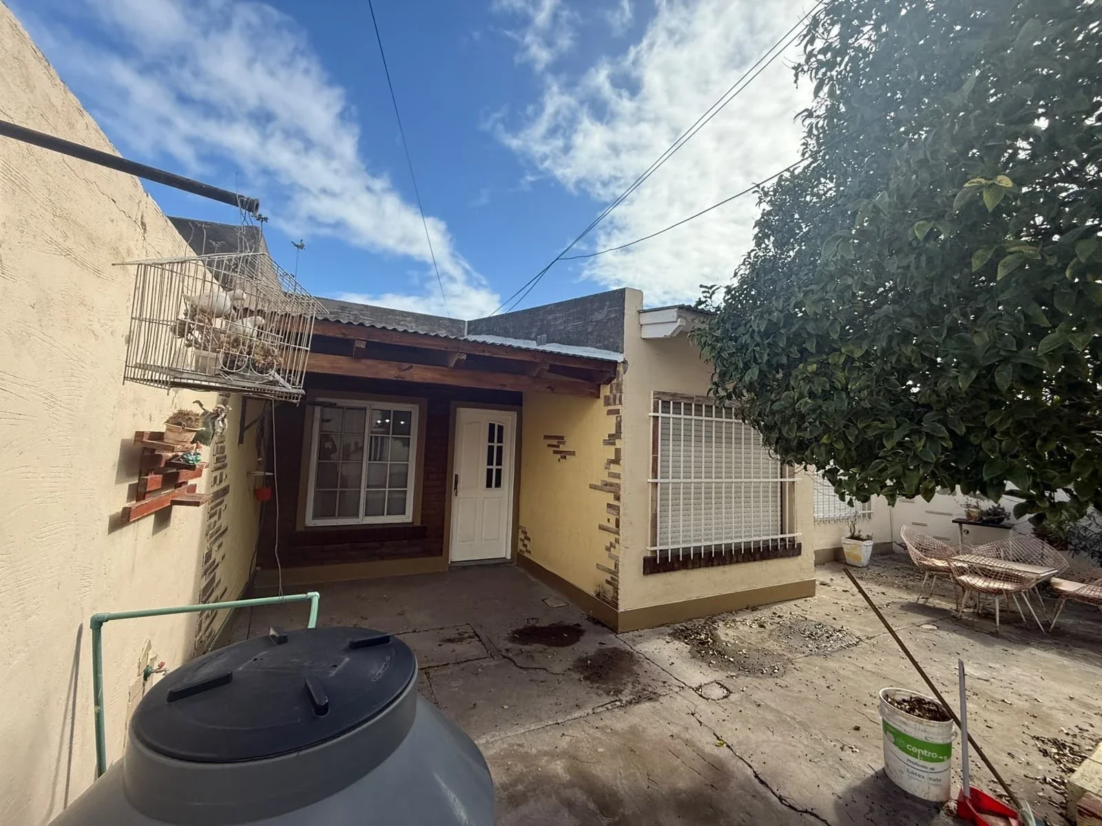 Casa en venta c/ cochera en San Cayetano - Imagen 1