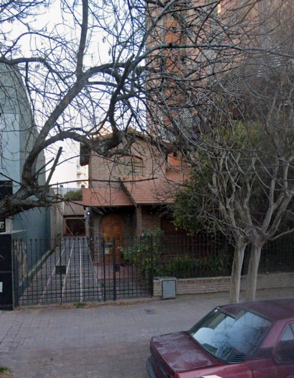 Casa en venta c/ cochera en Centro - Imagen 1