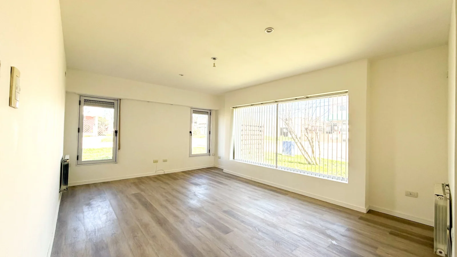 Casa en venta c/ cochera en Las Acacias - Imagen 1