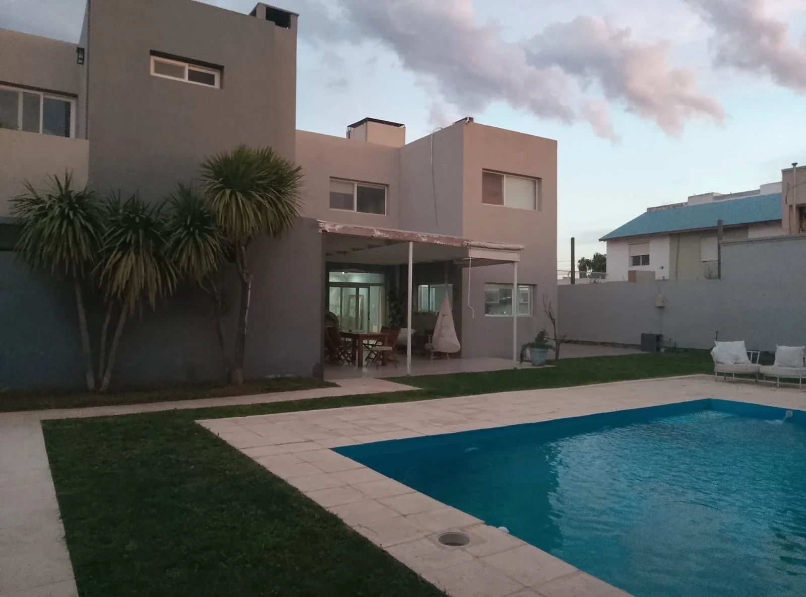 Casa en venta c/ cochera en Viedma - Imagen 1
