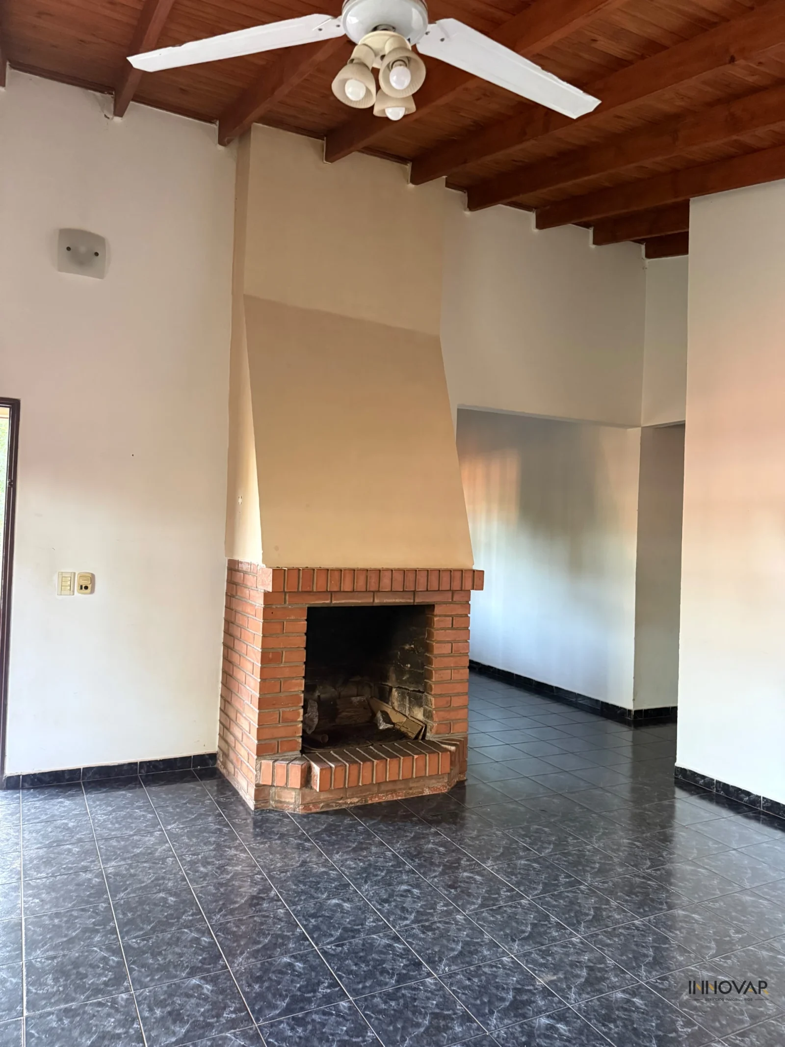 Casa de tres dormitorios en alquiler KM 10 - Imagen 4