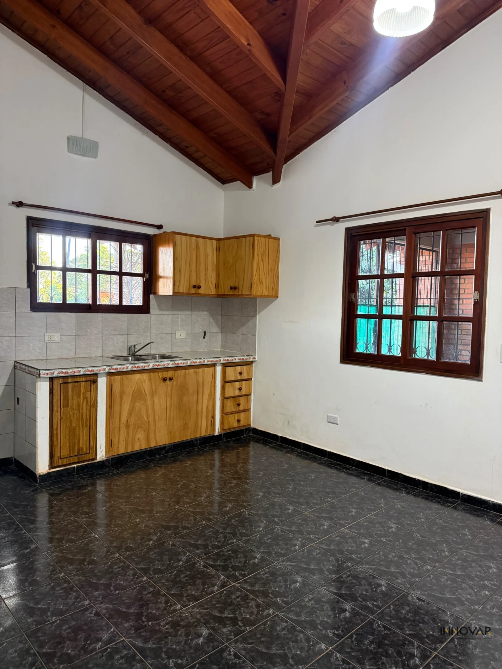 Casa de tres dormitorios en alquiler KM 10 - Imagen 5