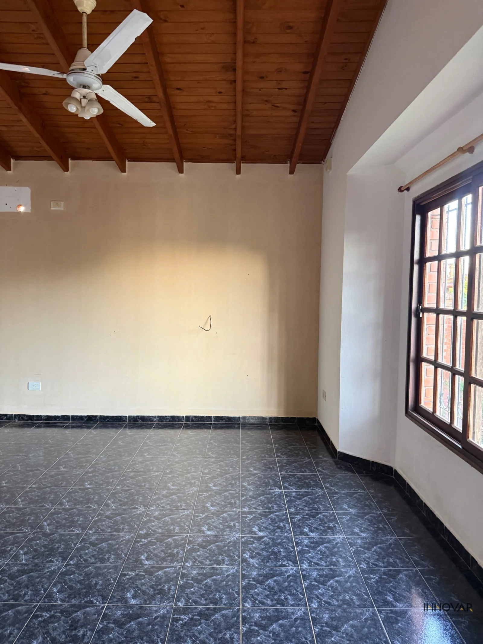 Casa de tres dormitorios en alquiler KM 10 - Imagen 3