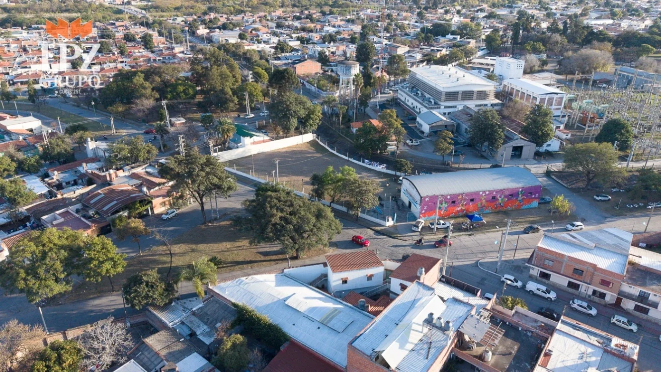 Terreno en venta, salida a 3 calles. - Imagen 3