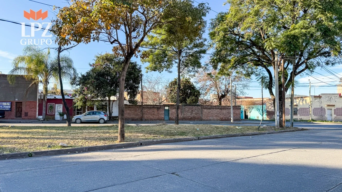 Terreno en venta, salida a 3 calles. - Imagen 4