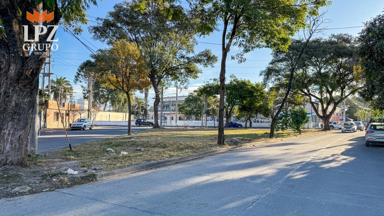 Terreno en venta, salida a 3 calles. - Imagen 5