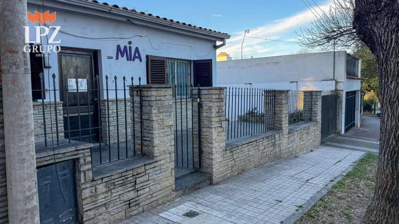 Casa en venta Avenida Belgrano al 2300 - Imagen 1