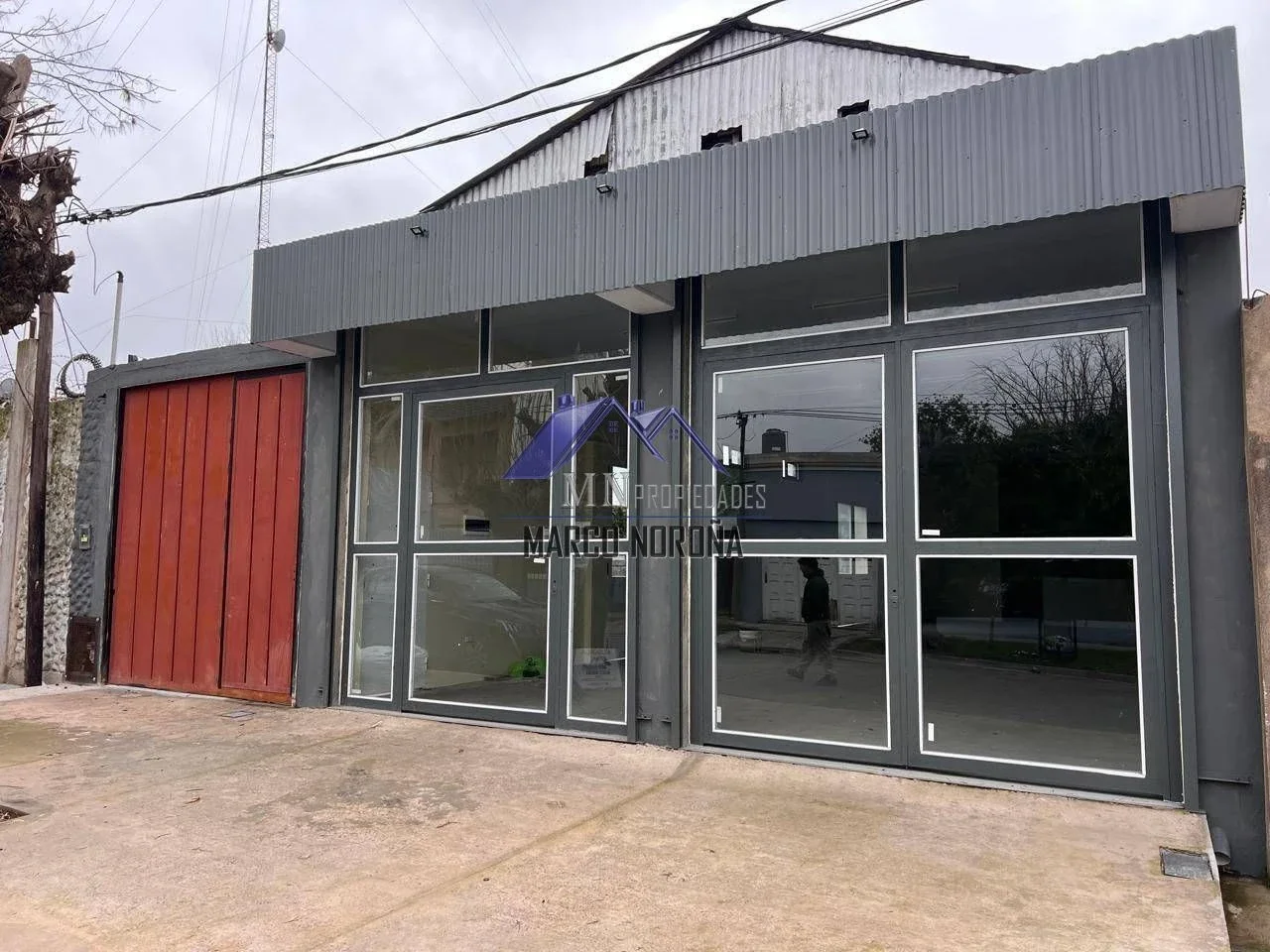 Local comercial en alquiler 200m2 + 80m2 descubiertos ubicado en Barrio Jardín - Imagen 1