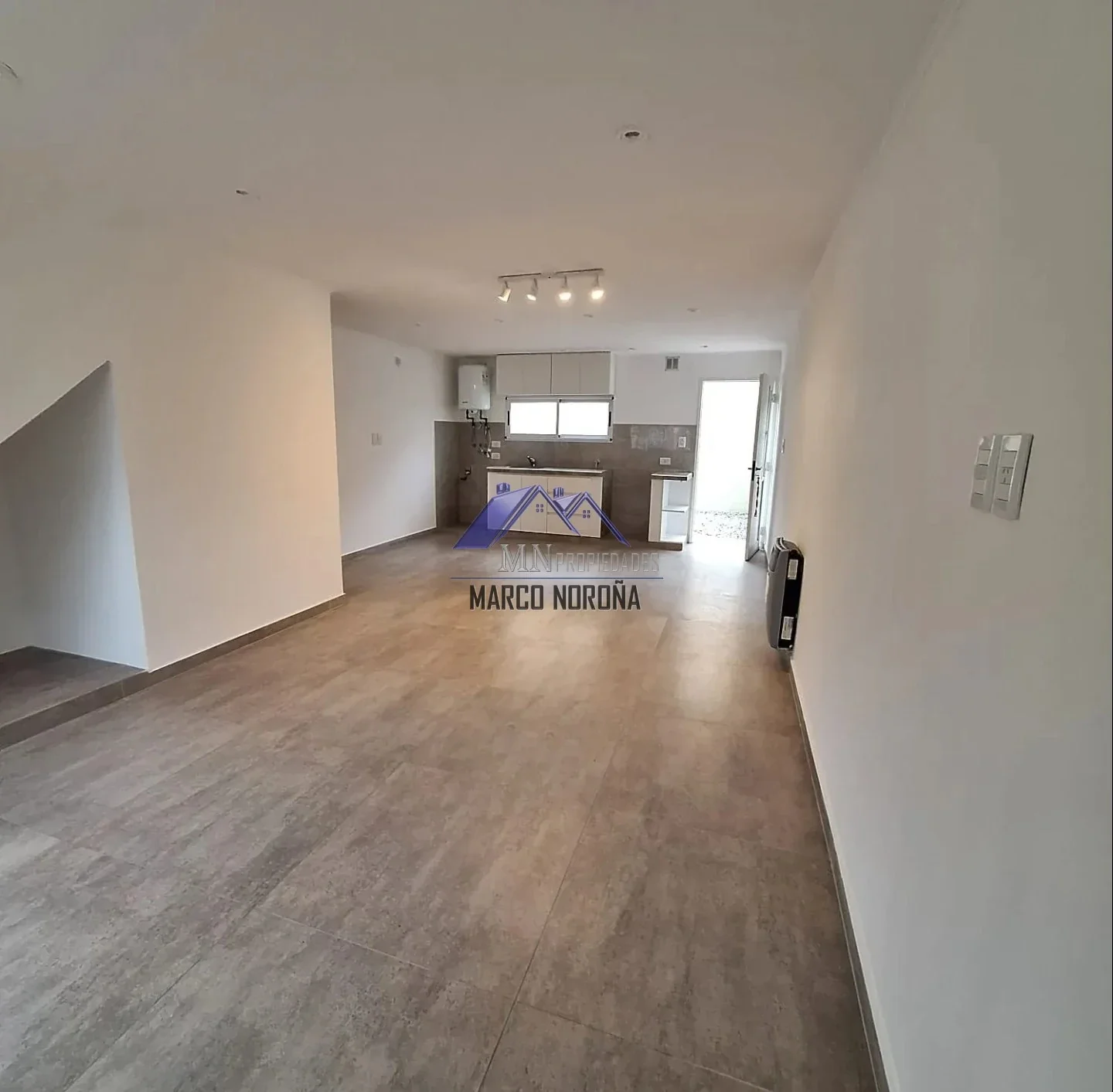 Dúplex en venta c/ cochera en Villa Elvira - Imagen 3