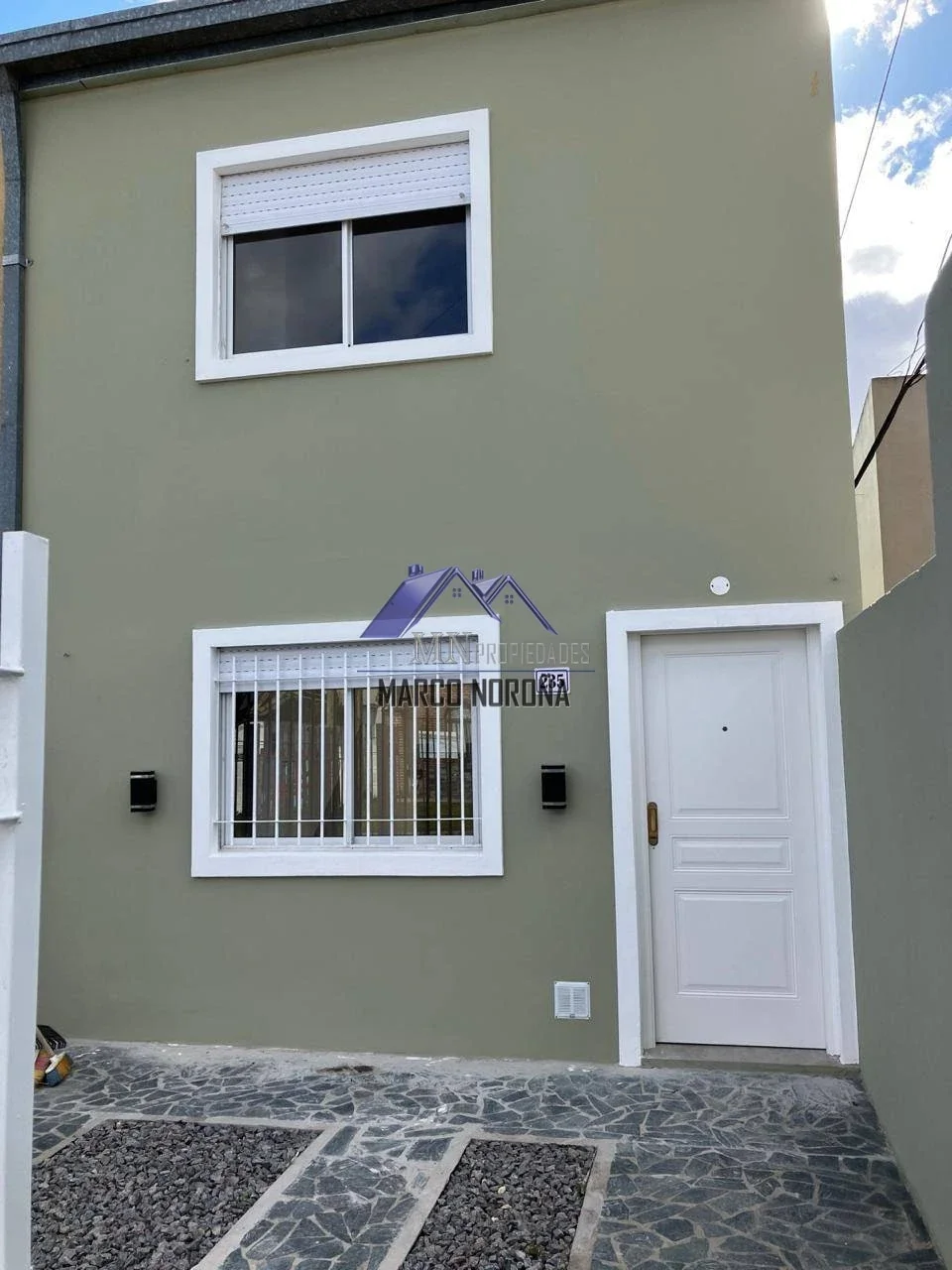 Dúplex en venta c/ cochera en Villa Elvira - Imagen 2