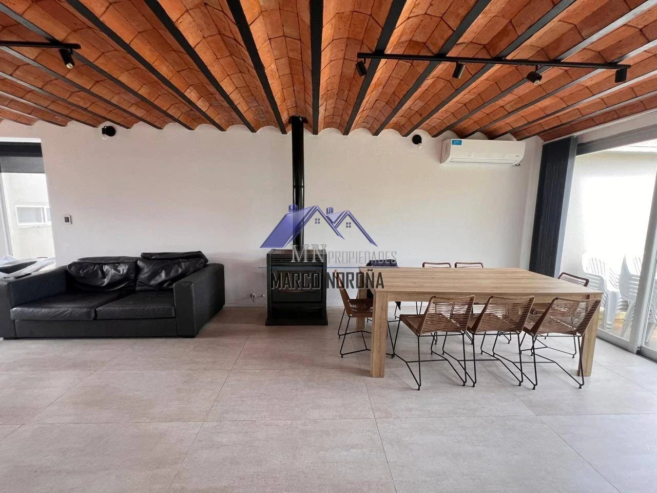 Casa de calidad 5 Ambientes, 2 Dormitorios con Pileta en La Hermosura - Imagen 4