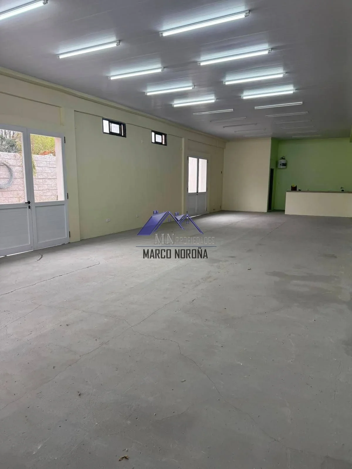 Local comercial en alquiler 200m2 + 80m2 descubiertos ubicado en Barrio Jardín - Imagen 2