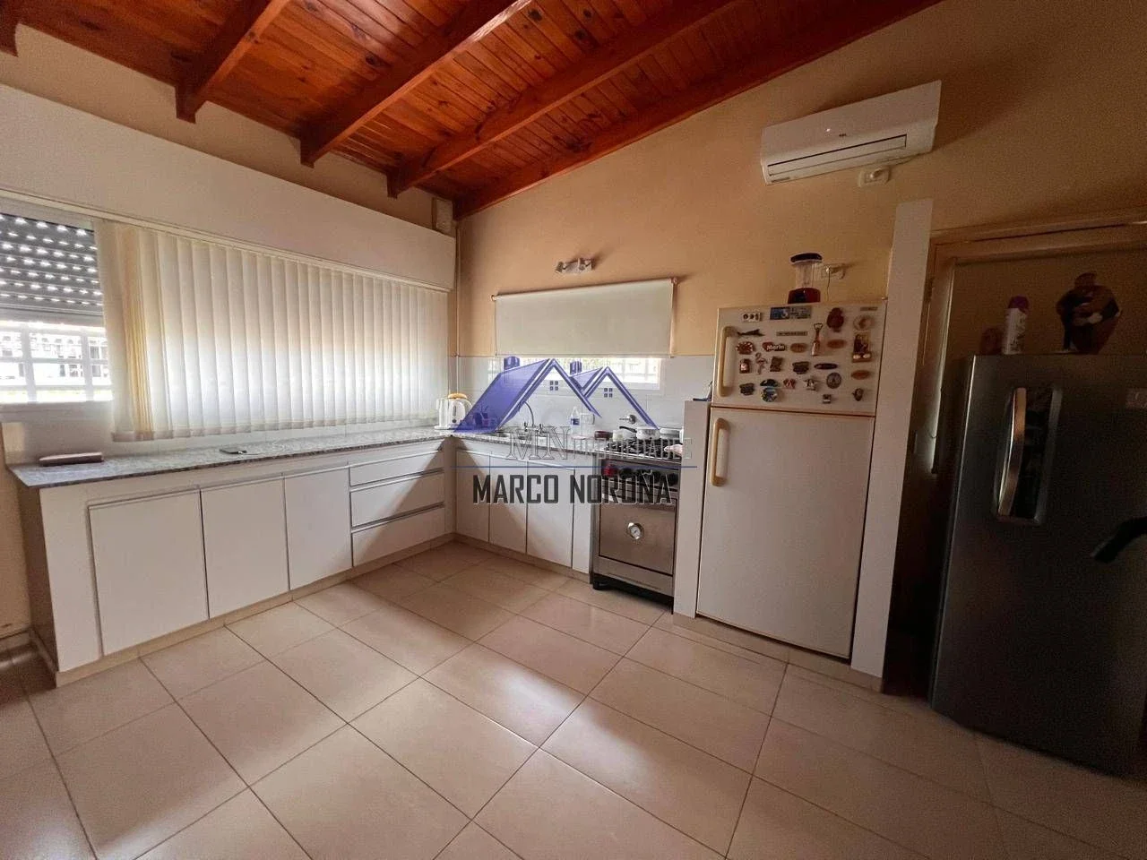 Casa c/ 3 propiedades en venta, parque, garaje, quincho - Imagen 2