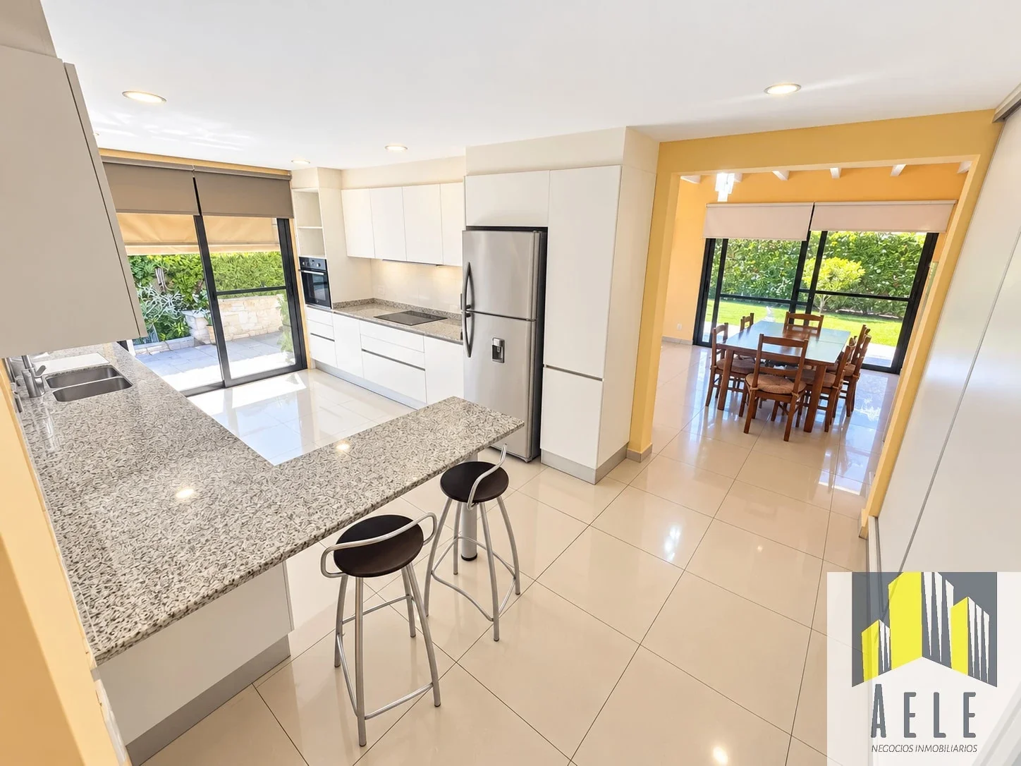 Casa en venta c/ cochera en Luzuriaga - Imagen 2