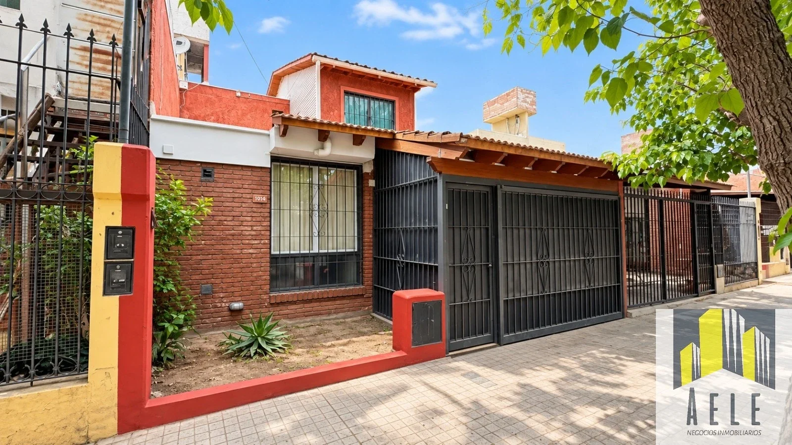 Casa en venta c/ cochera en Las Cañas - Imagen 1