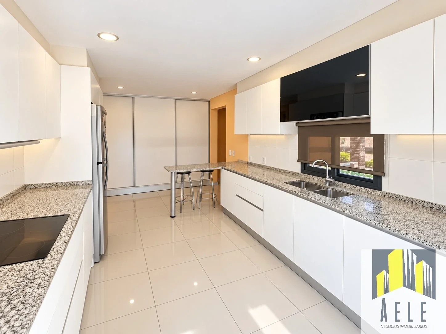 Casa en venta c/ cochera en Luzuriaga - Imagen 4