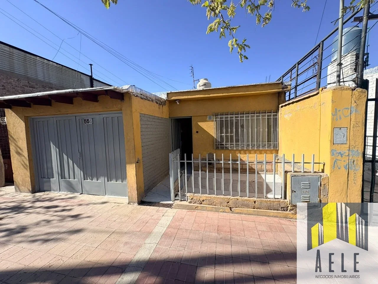 Casa en venta c/ cochera en Villa Hipódromo - Imagen 2