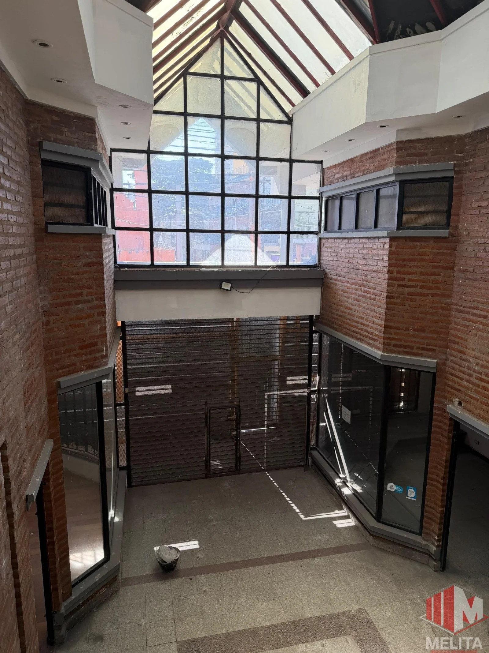 Galería comercial en venta ubicada en Tapiales - Imagen 2