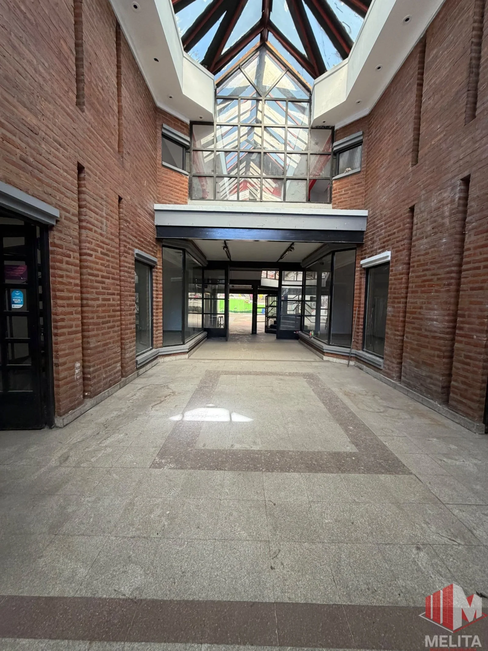 Galería comercial en venta ubicada en Tapiales - Imagen 3