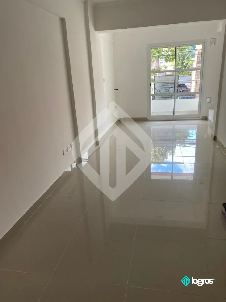 Departamento en venta con cochera en macroentro - Imagen 3