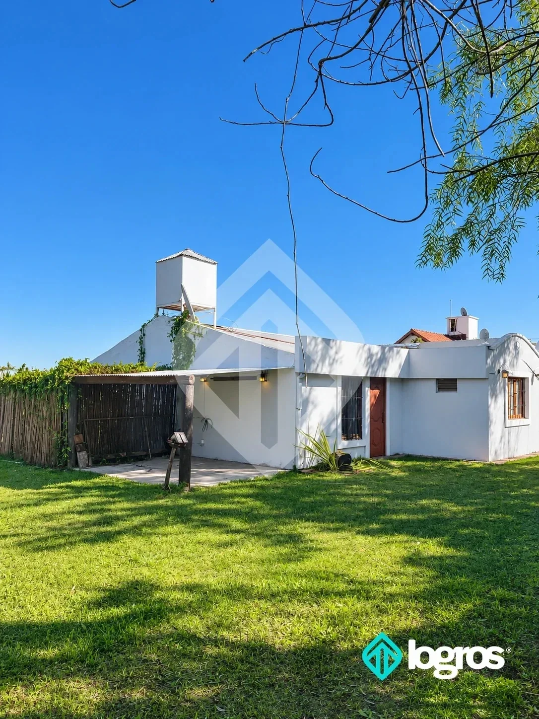 Casa en venta con cochera en La Almudena - Imagen 1