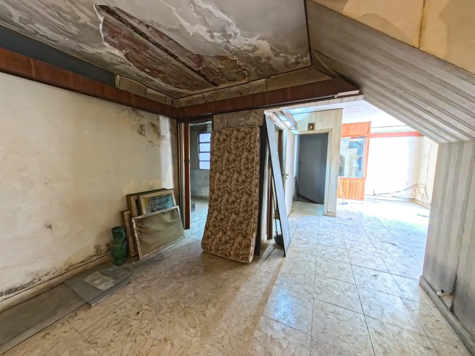 PH con Terraza Propia y 4 Dormitorios – 2 Baños – Para Reciclar a la venta - Imagen 5