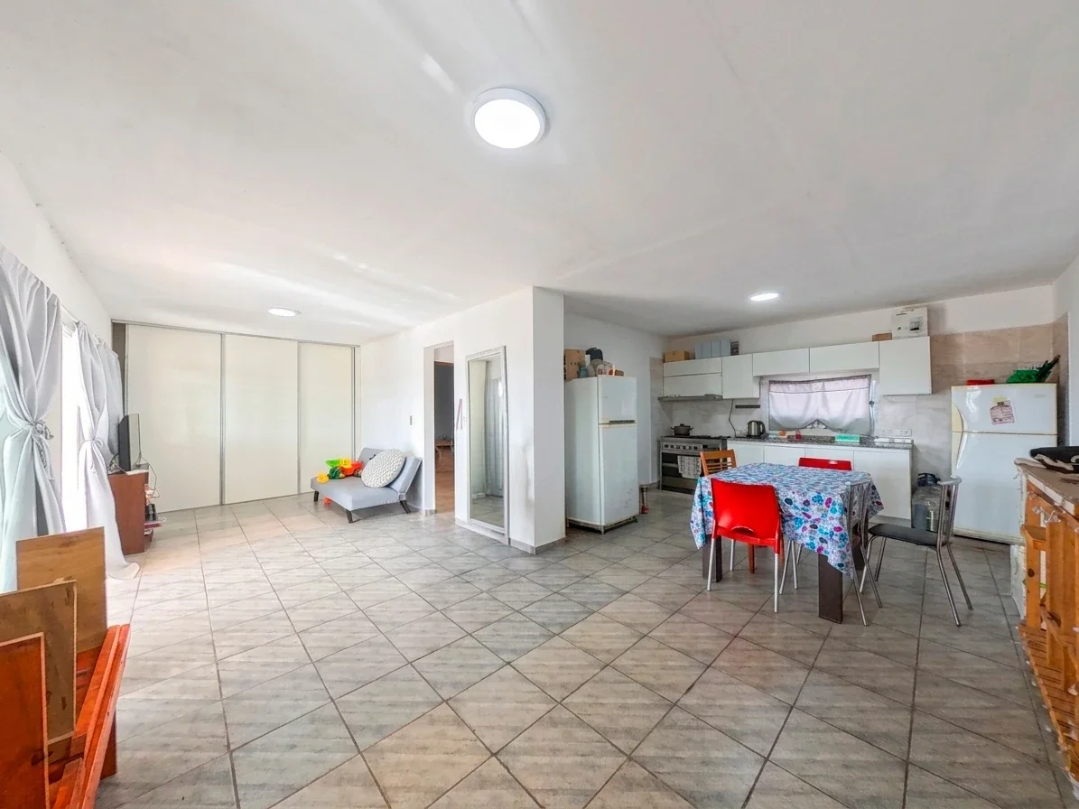 Casa 3 dormitorios, jardín y pileta a la venta en Santa Susana Alvear - Imagen 4