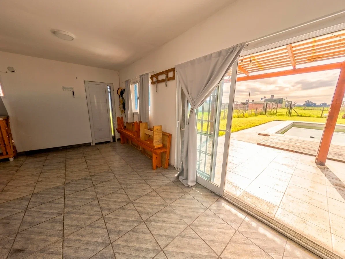 Casa 3 dormitorios, jardín y pileta a la venta en Santa Susana Alvear - Imagen 3