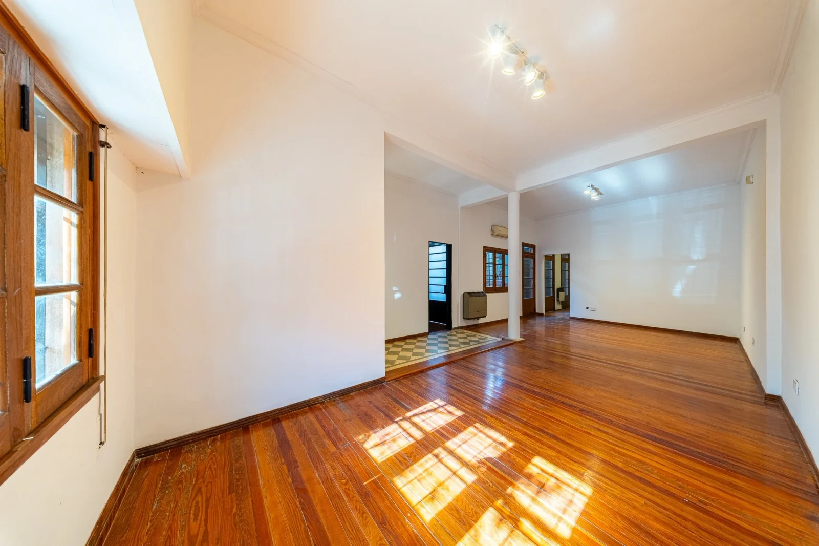 Casa 3 dormitorios en venta c/ cochera en Centro - Imagen 3