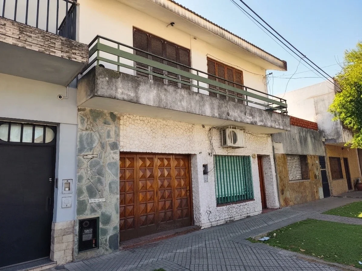 Casa en venta de 3 dormitorios c/ cochera en Parque Casado - Imagen 1