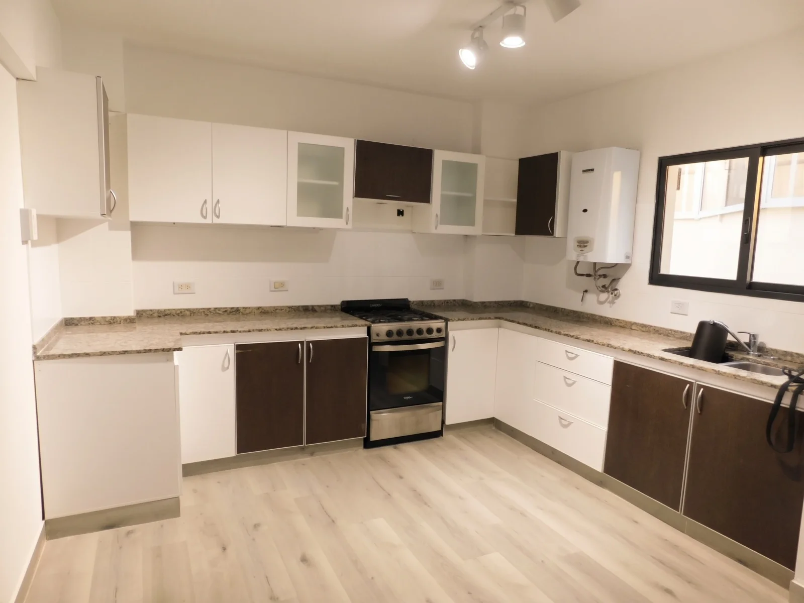 Departamento en venta c/ cochera en Abasto - Imagen 3
