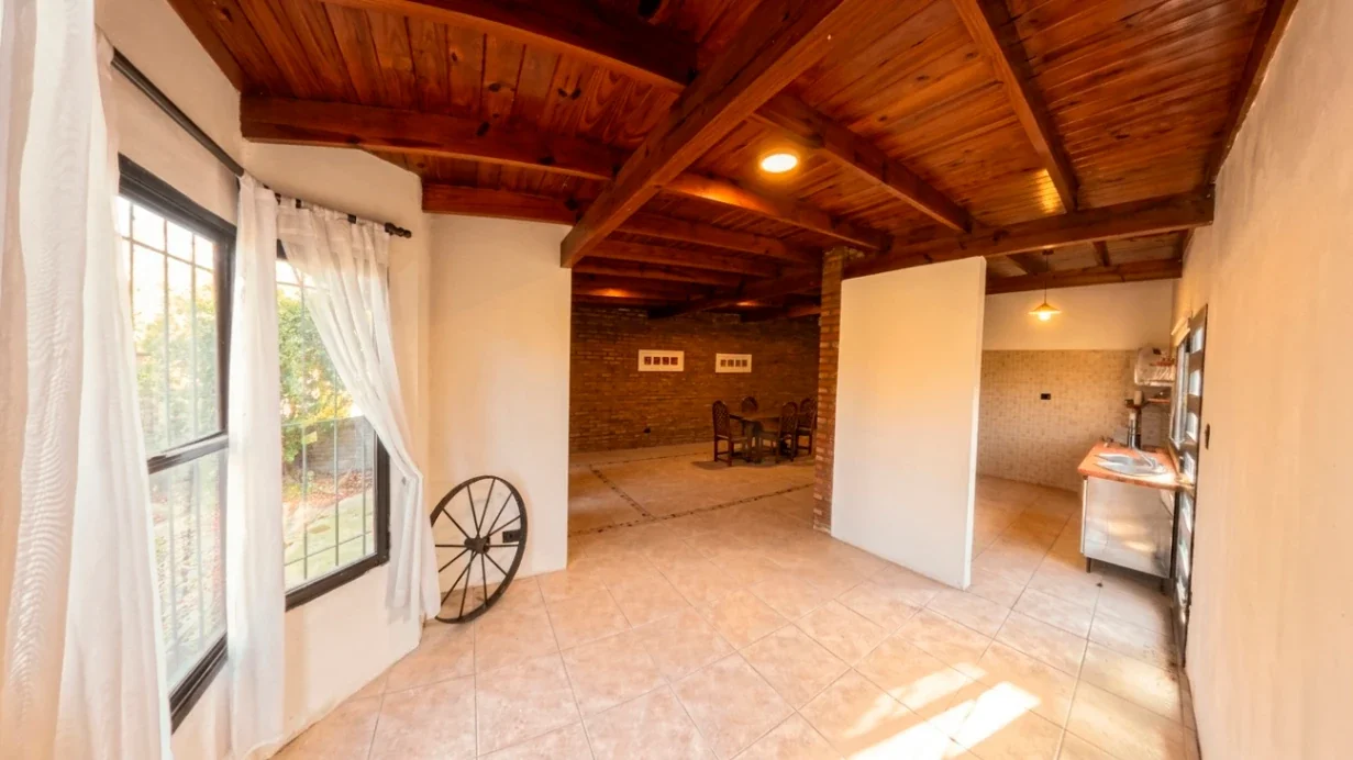 Casa 2 dormitorios, jardín y pileta a la venta en Roldán - Imagen 5
